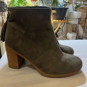 🔴Dr scholls olive green suede look bootie size 6M